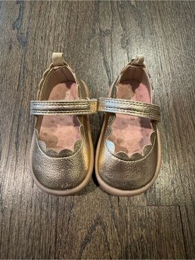 Like new Carters baby shoe size 2.5